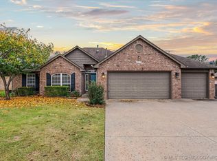 4215 Fairview Rd, Bartlesville, OK 74006