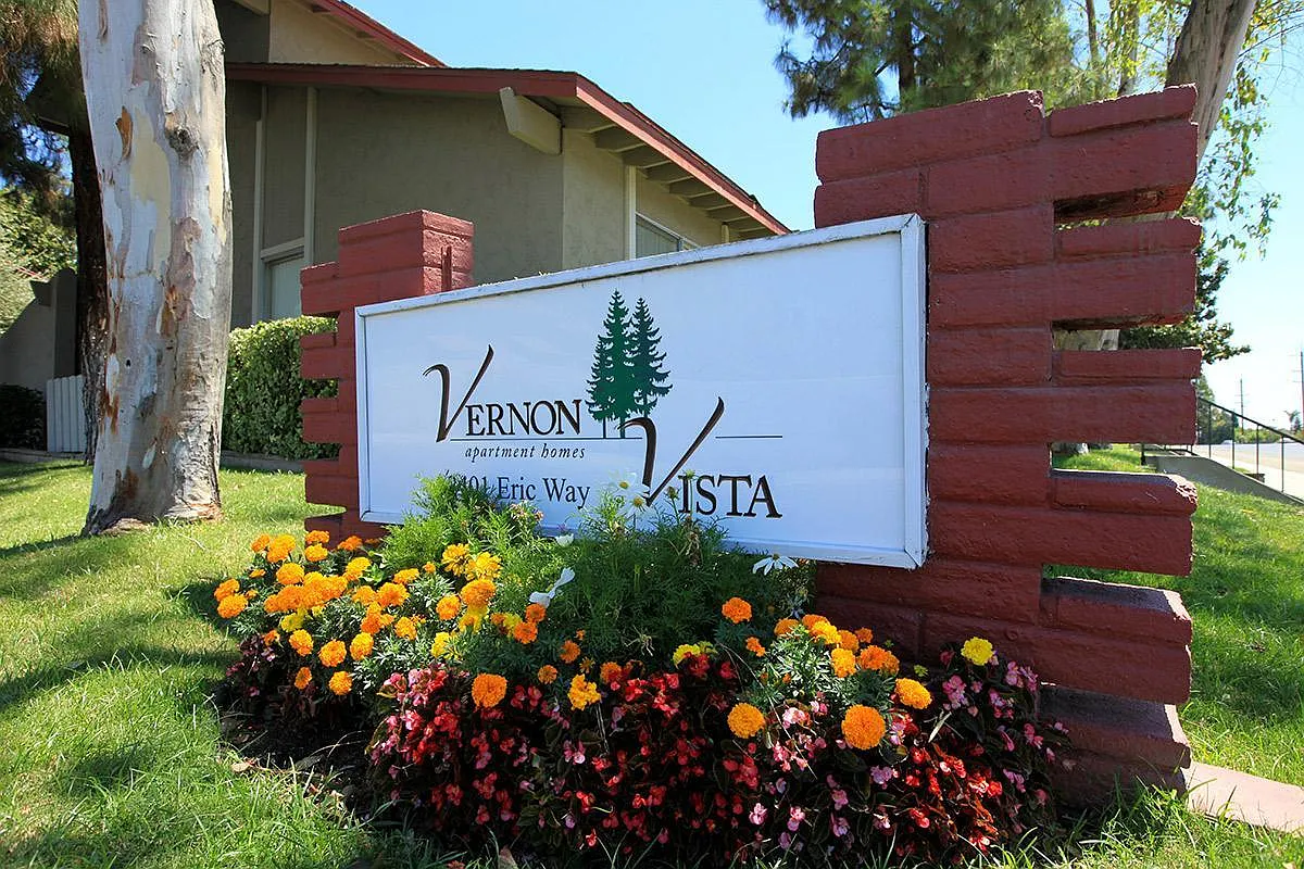 Vernon Vista Townhomes — Photo 1