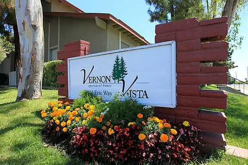 Vernon Vista Townhomes Photo 1