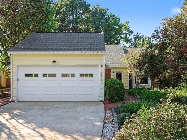 102 Forest Hills Ct, Cary, NC 27511