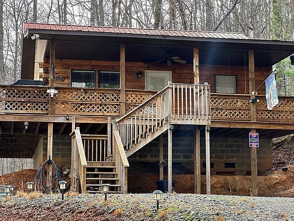 3rd image of 383 Blue Mist Mountain Rd