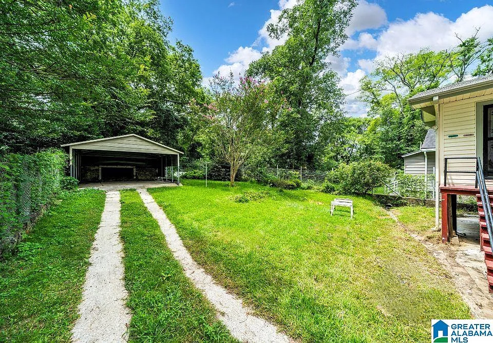3 bed, 1.5 bath, $1,300 — Photo 2