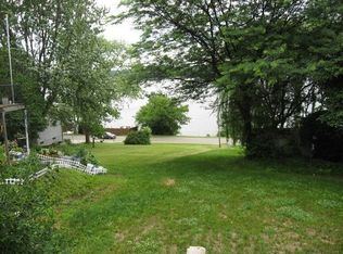 615 N Lake Shore Dr, Decatur, IL 62526