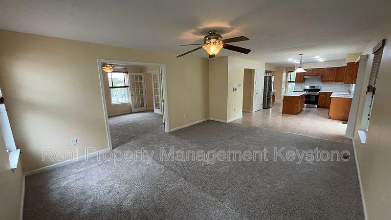4 bed, 3.5 bath, 2596 sqft, $3,500 — Photo 2