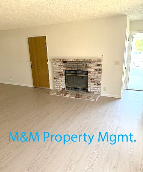 6086 Thornwood Dr — Photo 2