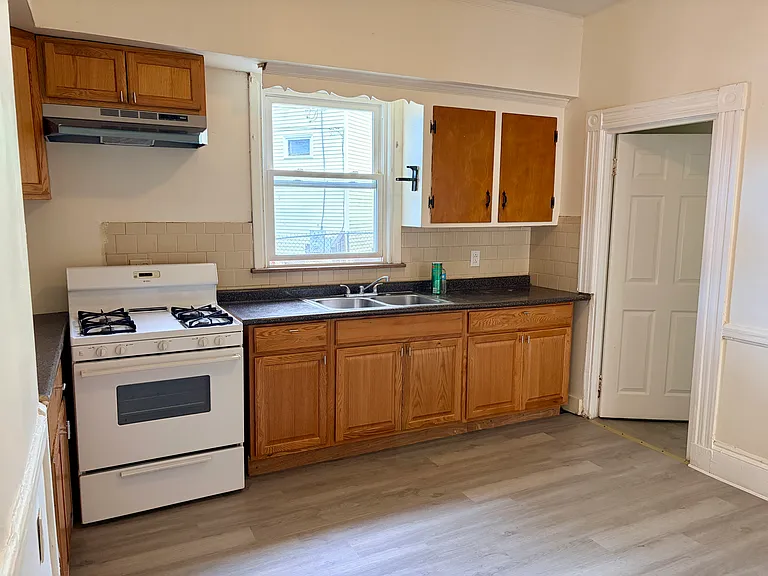 41 Pennsylvania Ave #1 — Photo 4