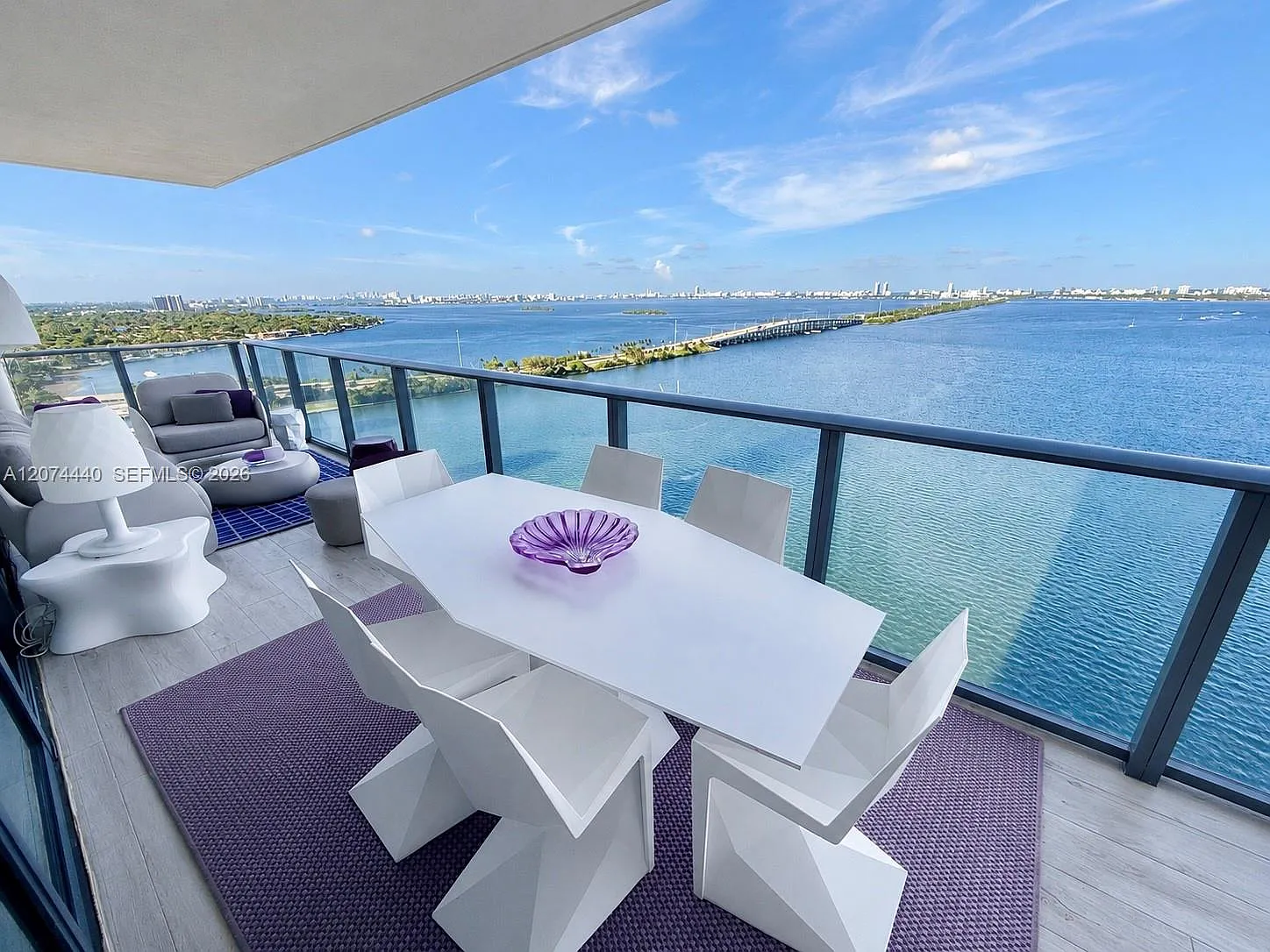 One Paraiso Condo — Photo 3