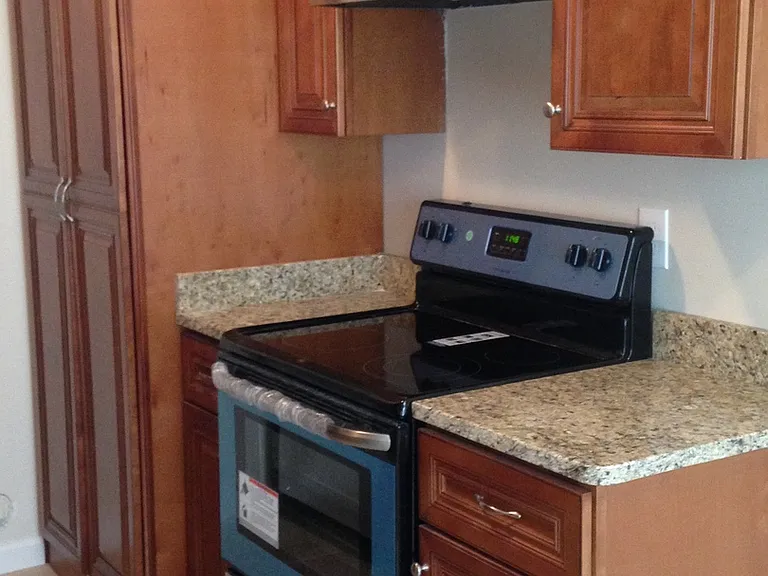 121 W Balview Ave — Photo 4