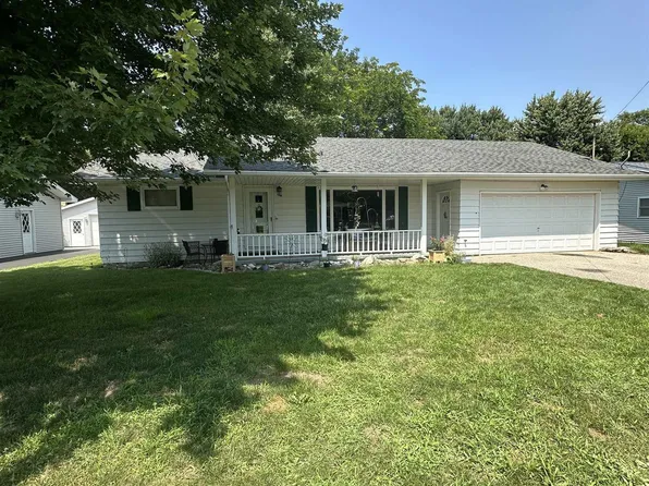128 W Summit St, Breckenridge, MI 48615