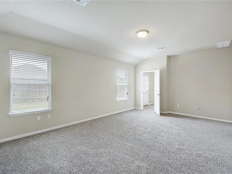 5817 Roderick Dr — Photo 16