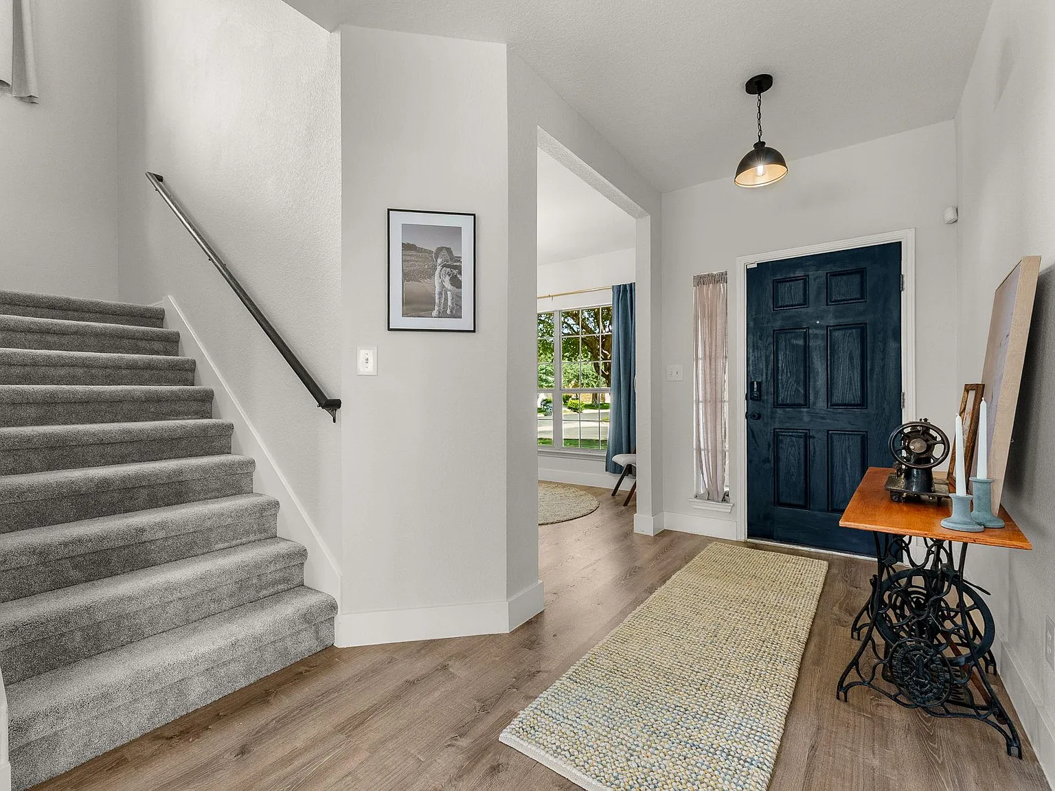 4 bed, 2.5 bath, 2609 sqft, $2,600 — Photo 2