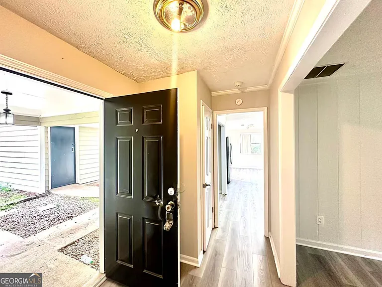 100 Lakeview Ln — Photo 31