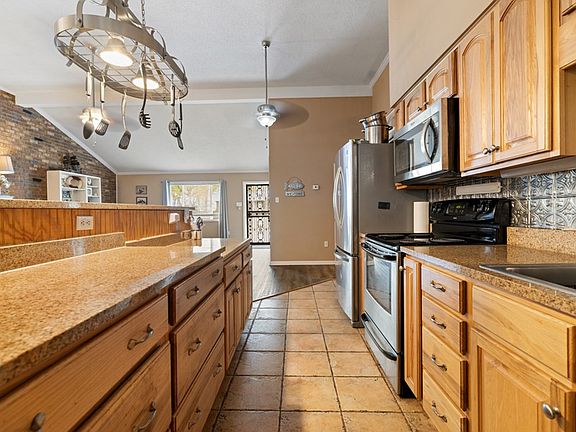 4th image of 210 Bass Rd