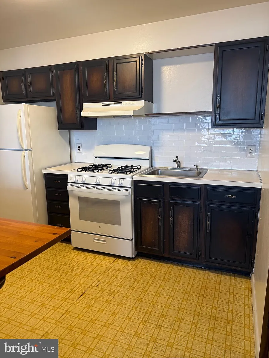 Building Photo - 1604 S Clarion St #2F
