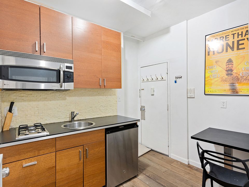 2nd image of 196 Elizabeth St #12A
