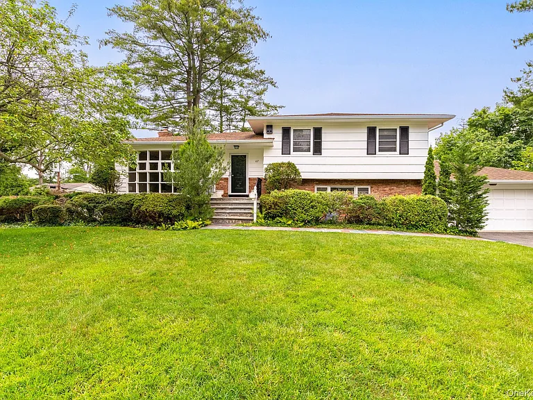 67 Malvern Ln — Photo 1