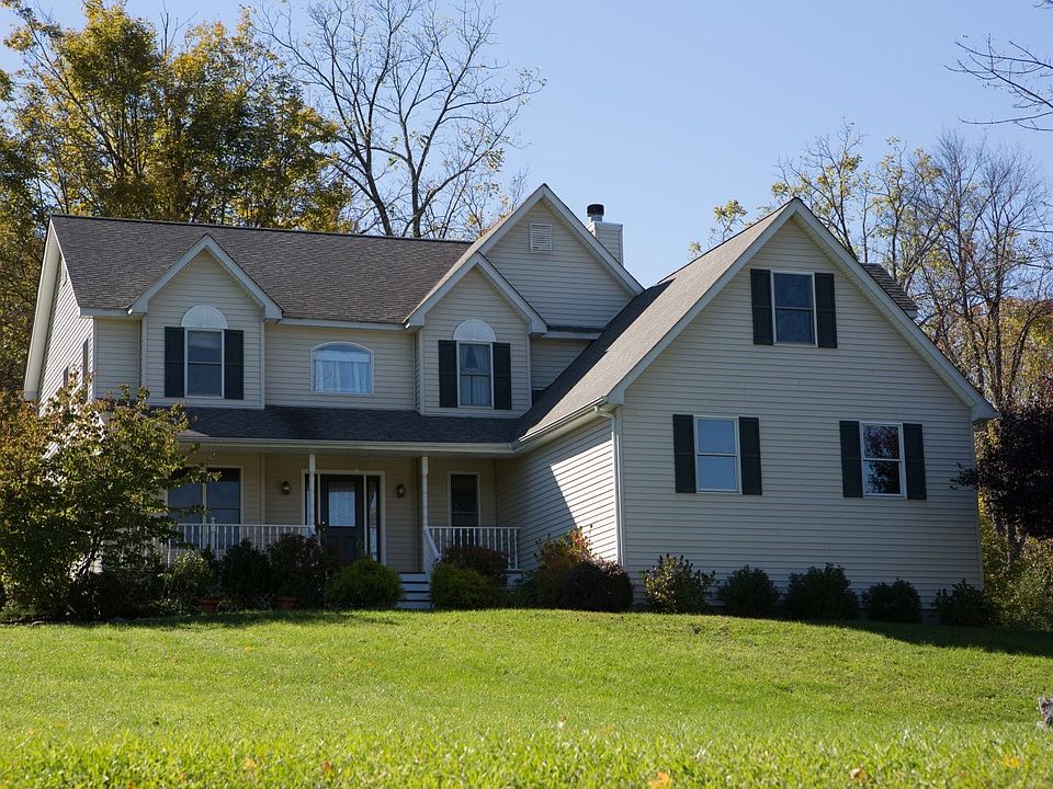 1st image of 22 Breezeway Ln