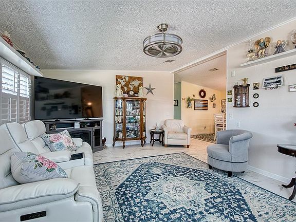 4th image of 214 DOLPHIN DRIVE N