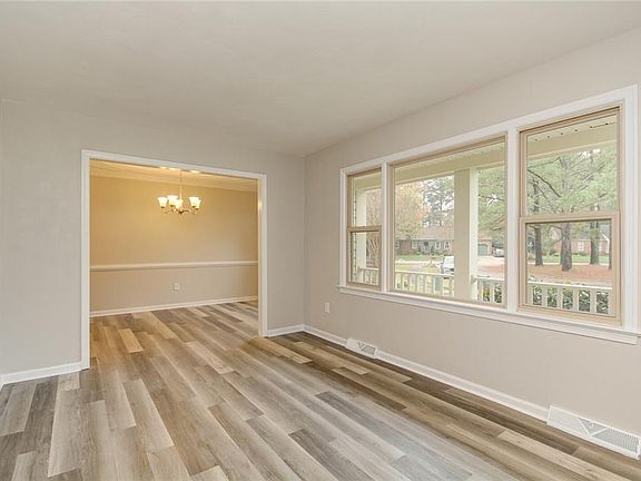 5th image of 405 Caravelle Ct S