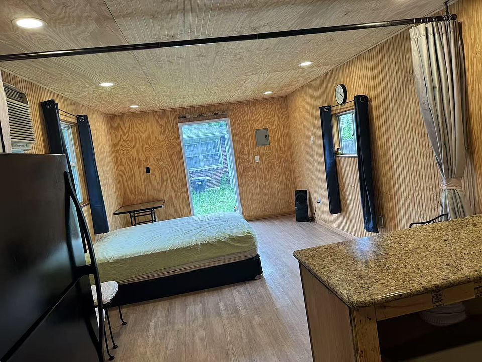 2nd image of 3208 Louise Dr