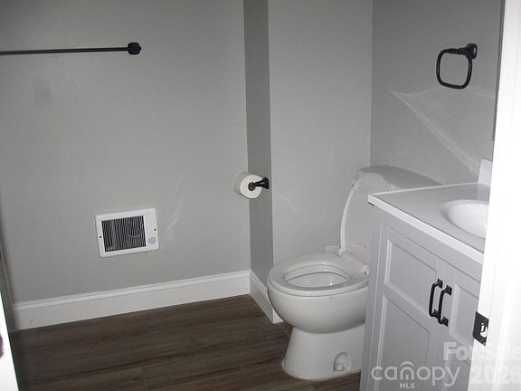 5th image of 406 Realty St SW