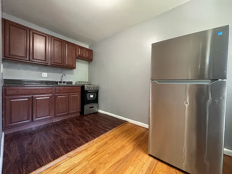 7 Norfolk St #B4 — Photo 6