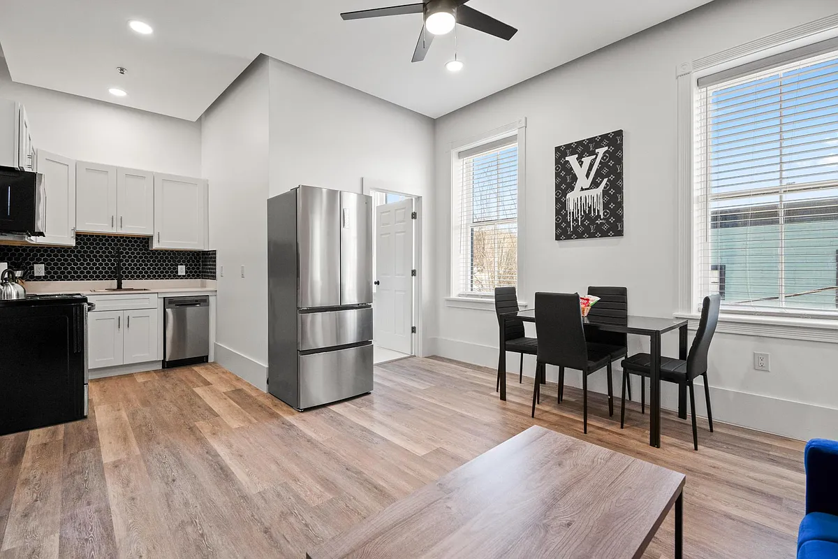Building Photo - 1301 E Columbus Dr #5