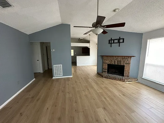 2 bed, 1070 sqft, $1,650 — Photo 3