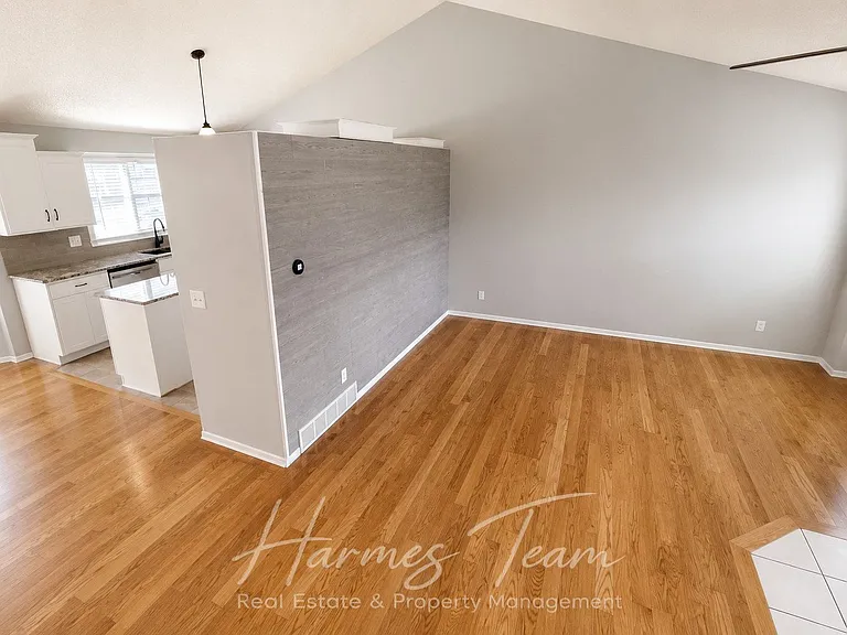 5960 Grapevine Dr — Photo 5