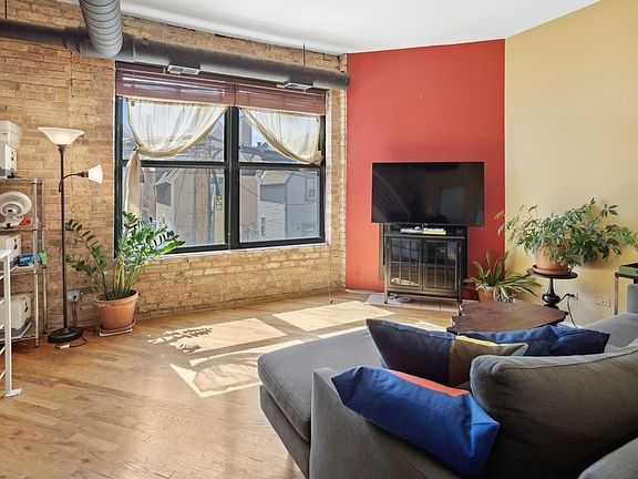 2nd image of 1720 N Marshfield Ave APT 109