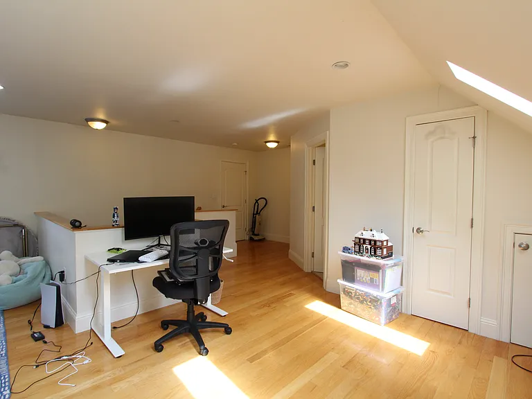 31 Florence St #31 — Photo 43