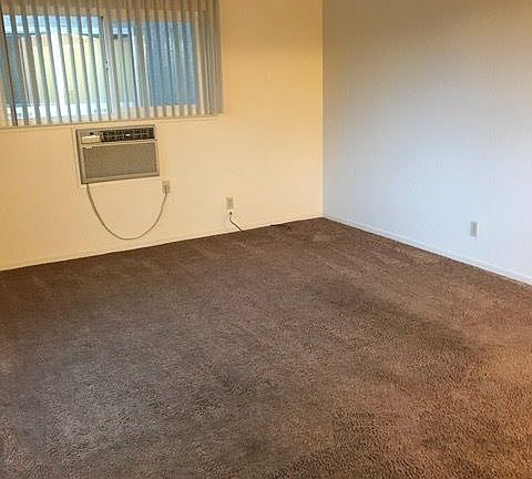 2nd image of 121 Lincoln Way APT B