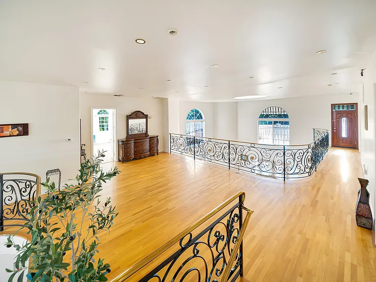 7735 Wilbur Ave — Photo 57