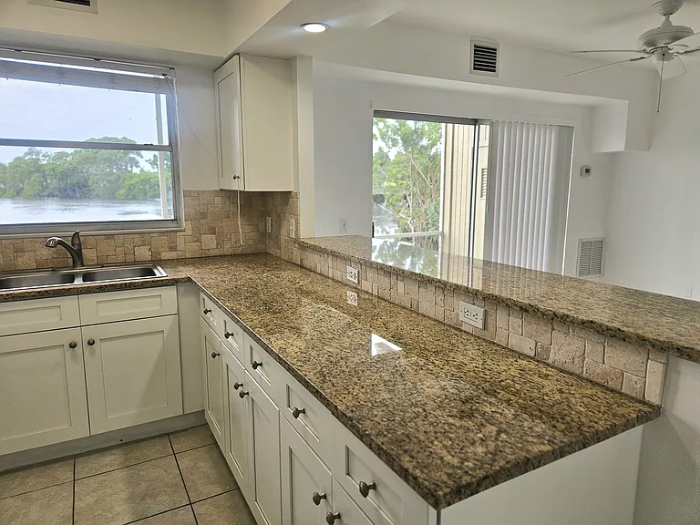 630 Southwind Cir #8 — Photo 16