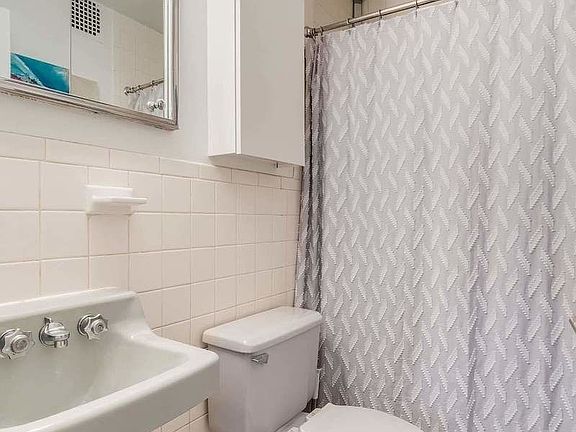 5th image of 256 W 21st St APT 2A