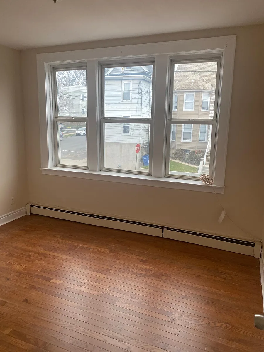 Building Photo - 324 Forest St #5