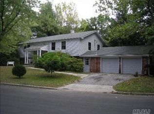 47 Winside Ln, Coram, NY 11727