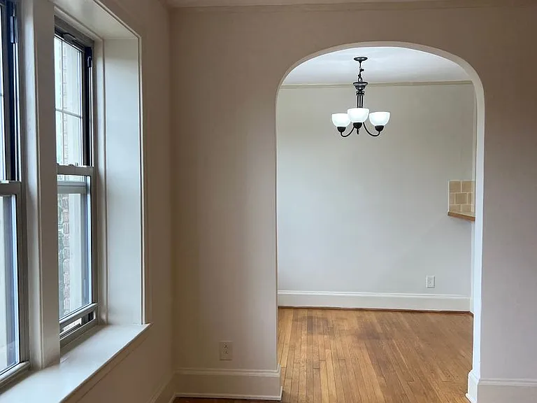 Elliott Apartments — Photo 37
