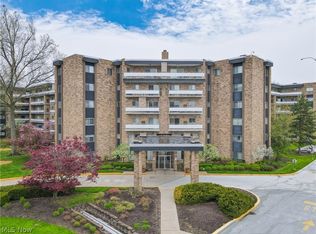 2112 Acacia Park Dr APT 106, Lyndhurst, OH 44124