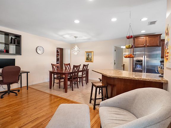 4th image of 6 Colvin Rd