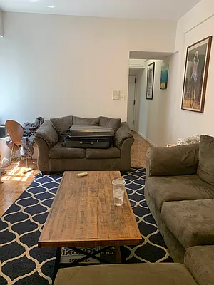 Rented by M.Grossman R.E. Management | media 20