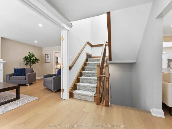 19 Kingsford Cres, Ottawa, ON K2K 1T5
