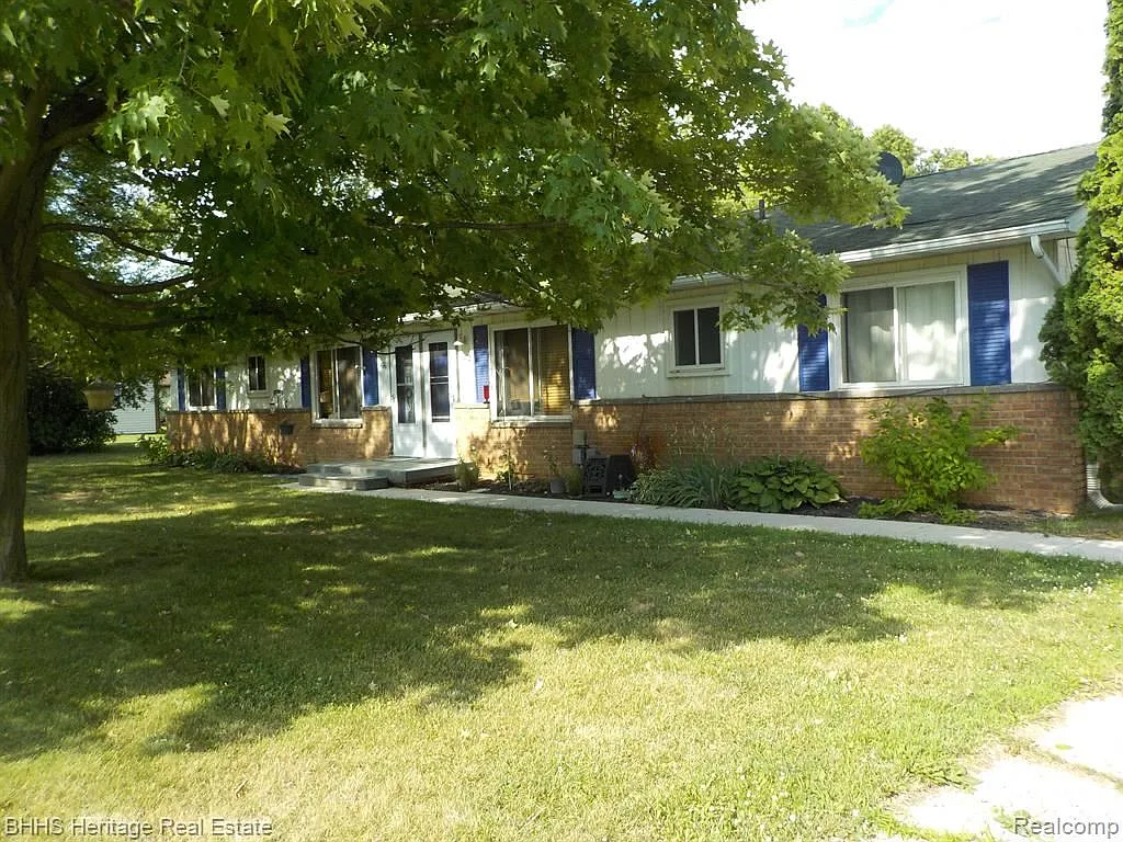 472 N Burkhart Rd photo 1