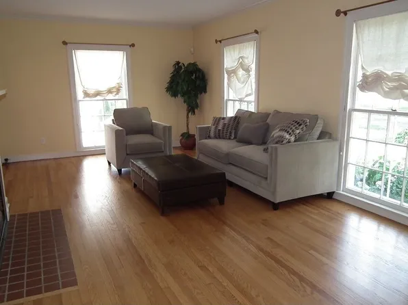 3704 Tolland Rd, Shaker Heights, OH 44122