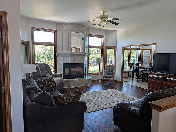 3rd image of 1372 Canyon Dr