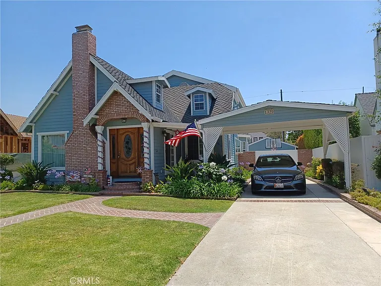 1320 Cedar St — Photo 1