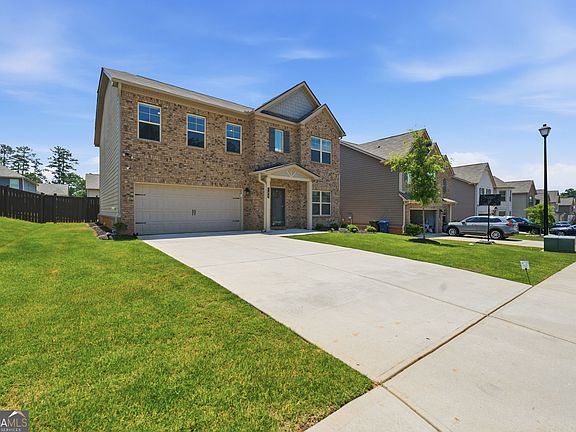 2nd image of 784 Lakehaven Ln