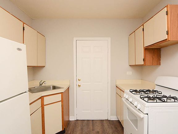 2nd image of 5740 N Winthrop Ave #902