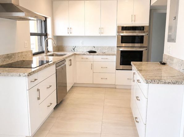 555 NE 30th St APT 401