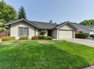 5121 Walnut Place Ln, Carmichael, CA 95608